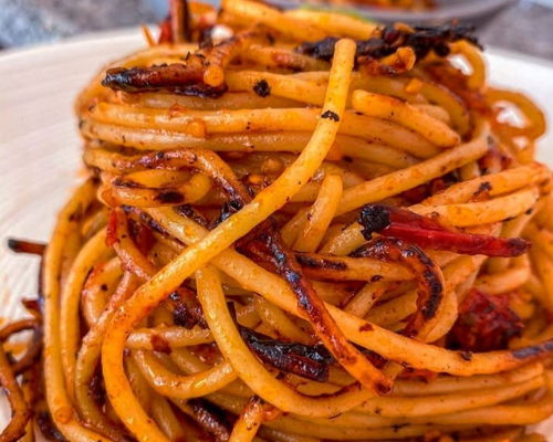 Cooking classes Bari: Spaghetti all’Assassina (Spicy Crispy Spaghetti) Masterclass