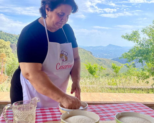 Cooking classes Cinisi: Hands in the dough: Sicilian sfincione and pizza!